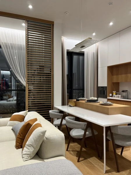 Крупный застройщик отрыл шоурум квартиры в небоскребе 