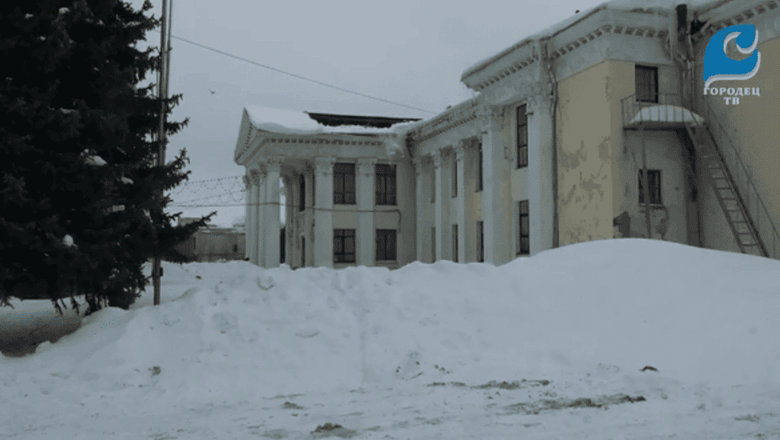 Крыша Дворца культуры рухнула в Заволжье в ночь на 23 февраля