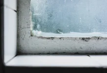 Морозы спровоцировали рост спроса на ремонт балконов и окон