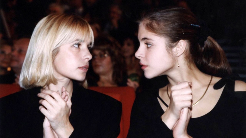 «Никогда не играла на публику»: Анна Нахапетова — о своей маме Вере Глаголевой