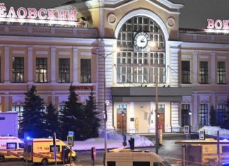 Один полицейский погиб, двое пострадали: что известно о взрыве у Савёловского вокзала в Москве