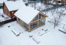 Россиянам рассказали, в каких случаях дом могут признать самостроем