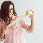 Как правильно клеить малярный скотч перед покраской стен