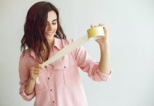 Как правильно клеить малярный скотч перед покраской стен