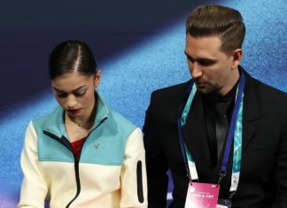 Сложно будет вернуться в Россию: Петросян не сразу вышла к журналистам после произвольной и с трудом сдерживала слёзы