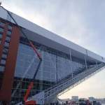 В Калининграде завершено оформление Большого театра витражами