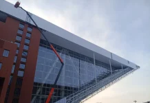 В Калининграде завершено оформление Большого театра витражами