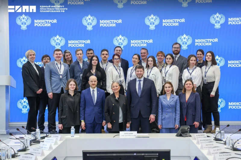 В Минстрое России встретили студентов Донбасской академии строительства и архитектуры, прибывших в Москву на стажировку 