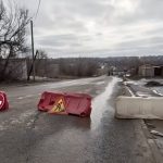 В Волгограде признали опасной дамбу под автодорогой в пойме реки Царицы