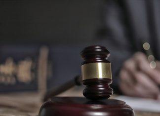 Во Владивостоке чиновников наказали за махинации с документами на жильё для сирот