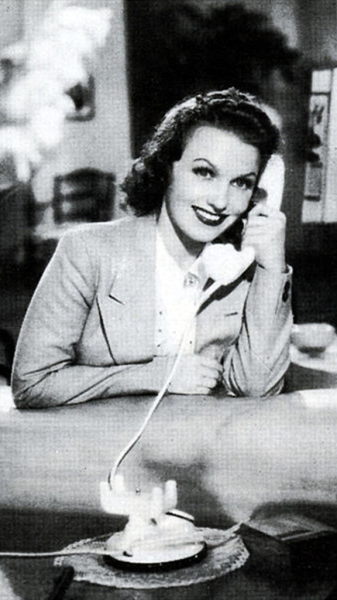 «Не слушайте ртом и не говорите ухом»: путь телефона от «виселицы» до кармана