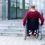 Большинство россиян считают свое жилье неадаптированным для людей с ограниченной подвижностью