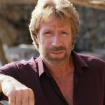 «Я не старею. Я перехожу на новый уровень»: умер актёр и мастер боевых искусств Чак Норрис