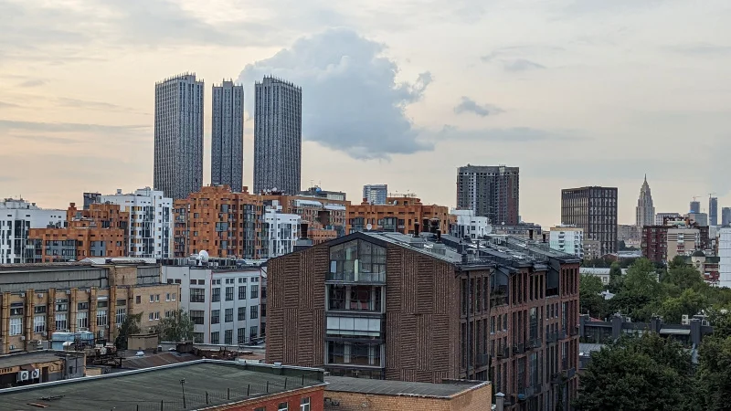 Количество предложений массовых новостроек в Москве достигло десятилетнего минимума