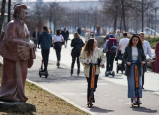 Ограничения для электросамокатов и новые льготы для бойцов: Путин утвердил ряд поручений в социальной сфере