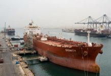 «Останется только разводить костры на палубе»: капитан задержанного в Египте российского танкера подал сигнал бедствия