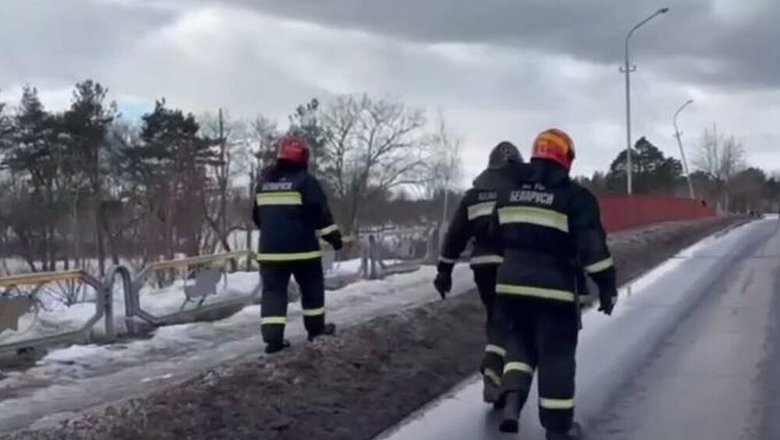 Подразделения МЧС демонтировали аварийную часть путепровода в Бобруйске