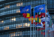 «Политическая шизофрения»: почему в ЕС призывают к давлению на Россию на фоне энергокризиса