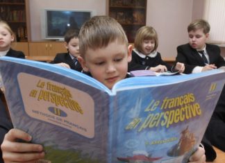 «При наличии условий»: в Минпросвещения прокомментировали введение обязательного второго иностранного языка в школах