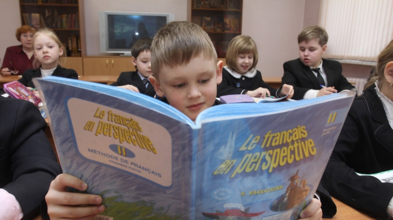 «При наличии условий»: в Минпросвещения прокомментировали введение обязательного второго иностранного языка в школах