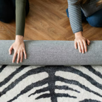 Как правильно стелить ковролин на бетонный и деревянный пол