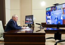 «Символ единства, воли и сплочённости»: Путин назвал историческим выбор крымчан воссоединиться с Россией