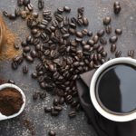 «Снижает вероятность смерти от любой болезни»: учёный — о безопасной суточной дозе, механизмах действия и пользе кофе