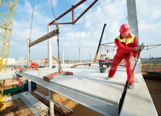 Стройотрасль оказалась самой высокооплачиваемой сферой для инженеров