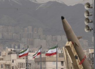 Удар по авианосцу США, атака на авиабазу Израиля и обстрелы Тегерана: как развивается ситуация на Ближнем Востоке