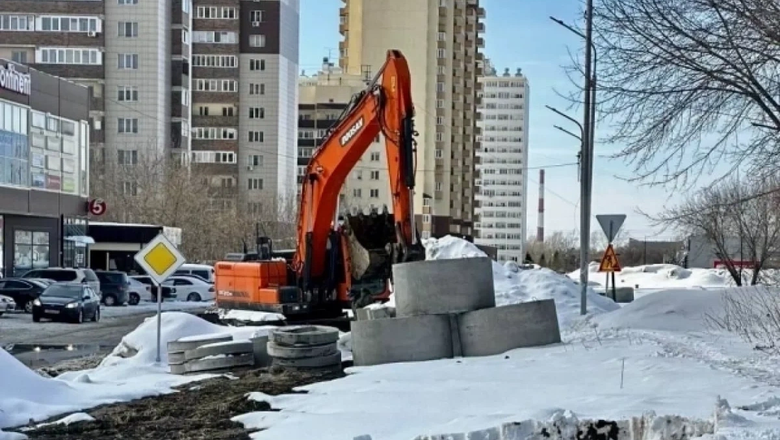 В Новосибирске начали строить ливневую канализацию на улице Петухова