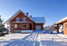 В России в 2,5 раза вырос спрос на капремонт фасадов частных домов