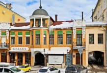 В Самаре на Ленинградской отреставрировали особняк с куполом