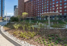 В жилом районе на Покровское-Стрешнево началось весеннее благоустройство