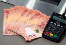 13 компаниям Екатеринбурга порекомендовали поднять зарплаты работникам