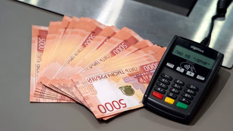 13 компаниям Екатеринбурга порекомендовали поднять зарплаты работникам