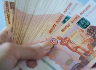 Деньги придут до 30 апреля: в СФР рассказали, кто получит пенсии за май досрочно