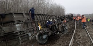 Есть пострадавшие: в Ульяновской области семь вагонов пассажирского поезда сошли с рельсов