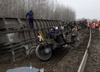 Есть пострадавшие: в Ульяновской области семь вагонов пассажирского поезда сошли с рельсов