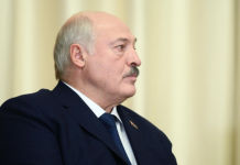 Лукашенко трудится на стройплощадке исторического музея