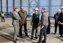 Метшин проинспектировал стройку центра фигурного катания Загитовой в Казани