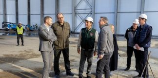 Метшин проинспектировал стройку центра фигурного катания Загитовой в Казани