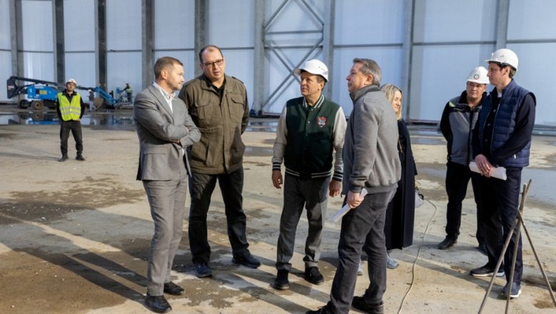 Метшин проинспектировал стройку центра фигурного катания Загитовой в Казани