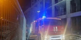 Пожарные спасли 30 рабочих во время ЧС на стройке в Новосибирске