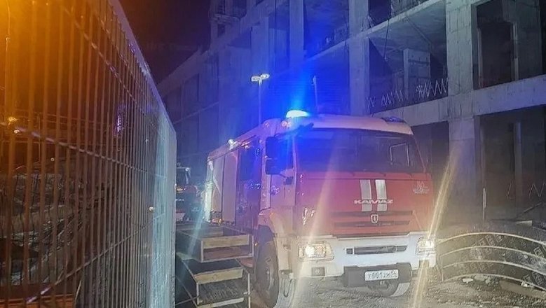 Пожарные спасли 30 рабочих во время ЧС на стройке в Новосибирске