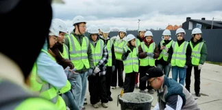 Российский застройщик провел образовательный тур для школьников на стройплощадке ЖК