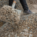 Укладка брусчатки: как превратить дачную тропинку в каменное кружево