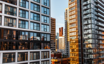 Девелопер в сегменте жилой недвижимости: роль, этапы и ключевые особенности рынка