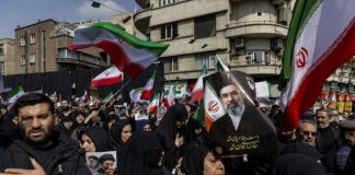 Тяжёлое состояние Хаменеи, мирный план Ирана и удары по нефтехимическому комплексу: что происходит на Ближнем Востоке