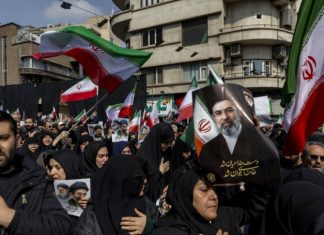 Тяжёлое состояние Хаменеи, мирный план Ирана и удары по нефтехимическому комплексу: что происходит на Ближнем Востоке