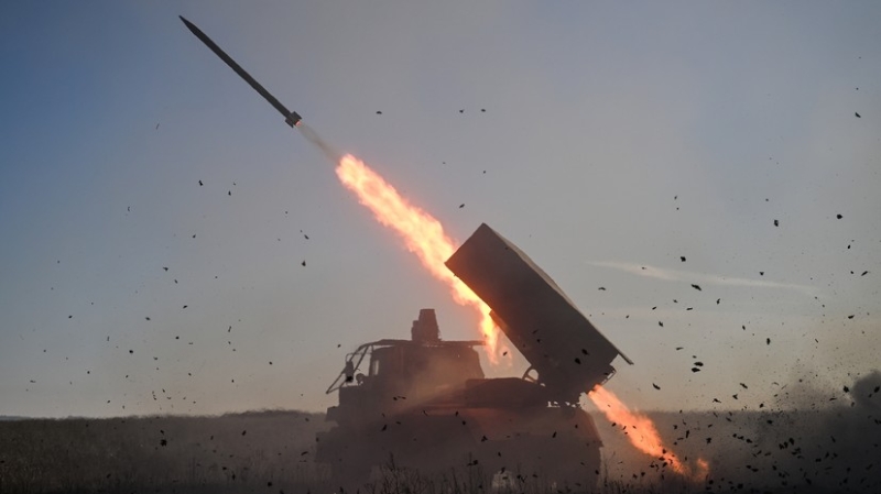 Удар по ВПК и пунктам дислокации украинских боевиков: российские войска продвигаются вглубь обороны ВСУ